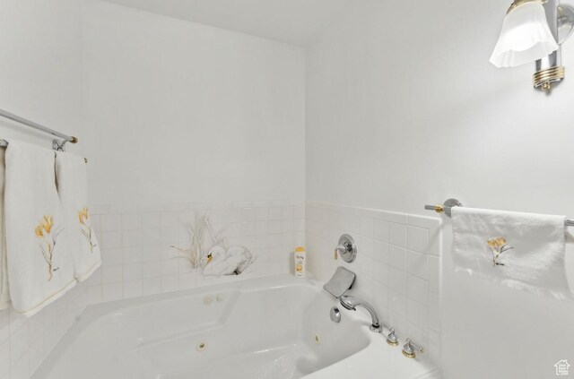 635 E Pioneer Ave S, Sandy, UT 84070 - bathroom featuring a whirlpool tub