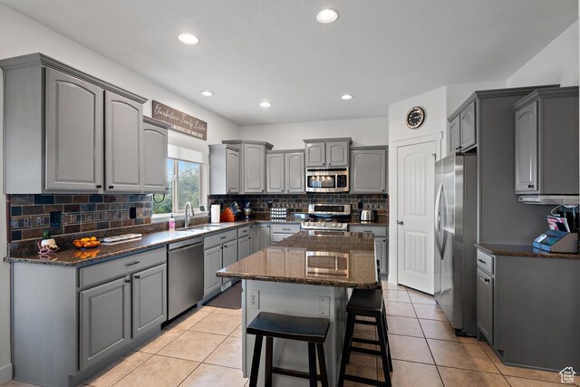 667 W Aspen Hills Blvd N, Saratoga Springs, UT 84045 - kitchen with stainless steel appliances, gray cabinets, a sink, a center island, and recessed lighting