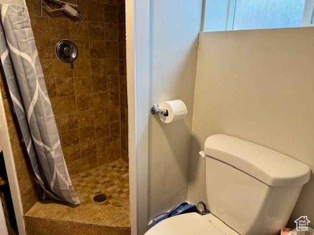 64 S 300 E, Preston, ID 83263 - full bathroom with tiled shower and toilet