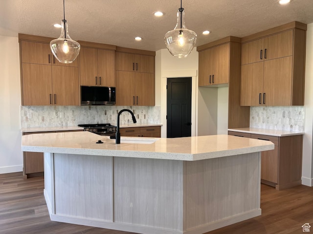 1234 N 4925 W, Plain City, UT 84404 - kitchen featuring stainless steel microwave, backsplash, dark wood-style floors, recessed lighting, and a textured ceiling
