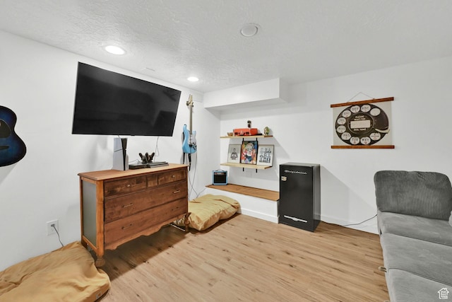 2890 Wheelock Ave, Ogden, UT 84403 - living area featuring light wood finished floors, recessed lighting, a textured ceiling, and baseboards