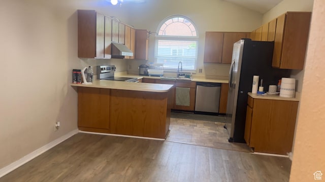 4005 S 4050 W, West Valley City, UT 84120 - kitchen featuring appliances with stainless steel finishes, under cabinet range hood, a sink, a peninsula, and light countertops