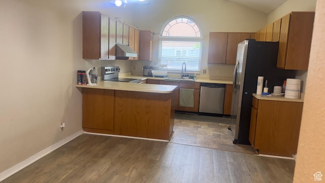4005 S 4050 W, West Valley City, UT 84120 - kitchen featuring appliances with stainless steel finishes, under cabinet range hood, a sink, a peninsula, and light countertops