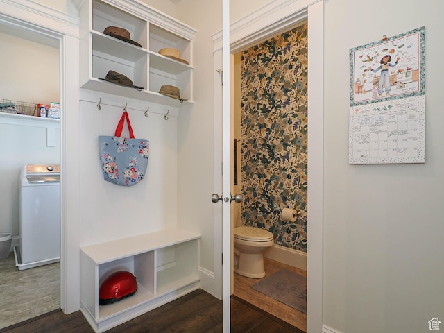 104 S Summer Breeze Ln W, Layton, UT 84041 - mudroom with washer / clothes dryer, dark wood-type flooring, and baseboards