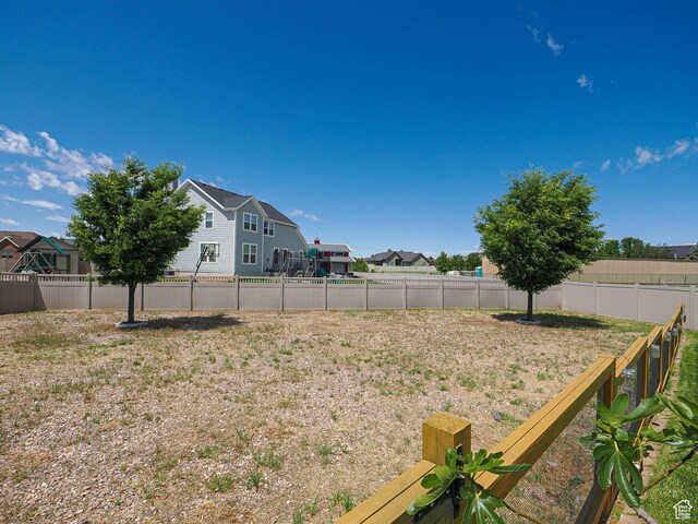 104 S Summer Breeze Ln W, Layton, UT 84041 - view of yard featuring a residential view