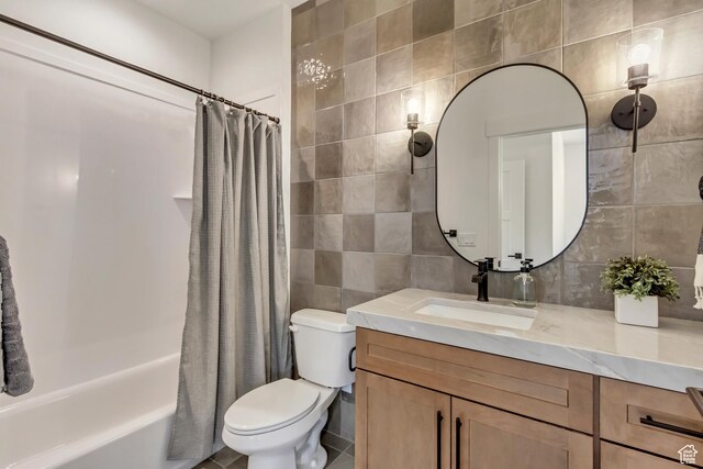 864 S 1260 W Unit 129, Heber City, UT 84032 - bathroom featuring tile walls, toilet, vanity, backsplash, and shower / bathtub combination with curtain