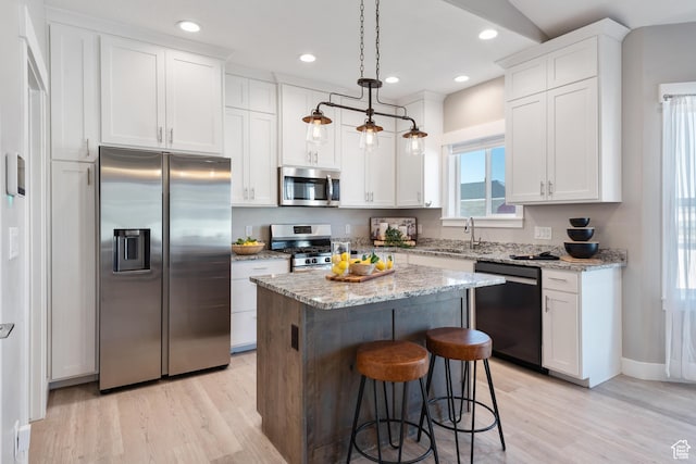 4957 N Sage Dr, Eagle Mountain, UT 84005 - kitchen with stainless steel appliances, light wood-style floors, a sink, a center island, and recessed lighting