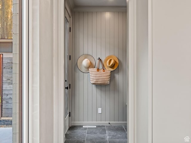 520 N H St E, Salt Lake City, UT 84103 - detailed view of baseboards and wooden walls