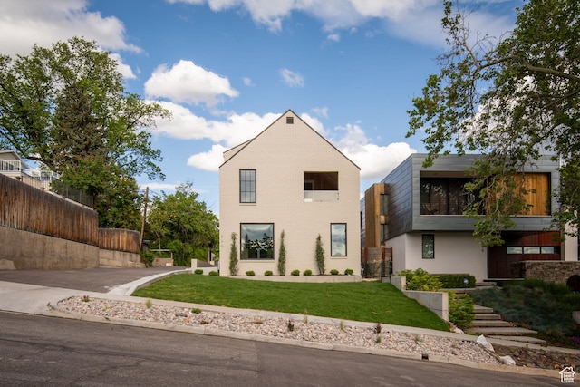 520 N H St E, Salt Lake City, UT 84103 - modern home featuring a front yard