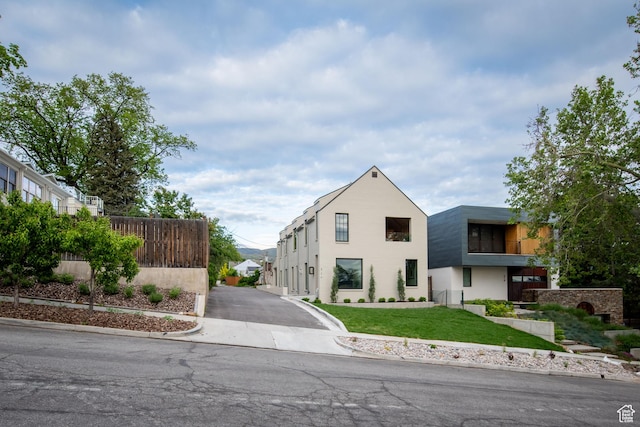 520 N H St E, Salt Lake City, UT 84103 - contemporary home with stucco siding