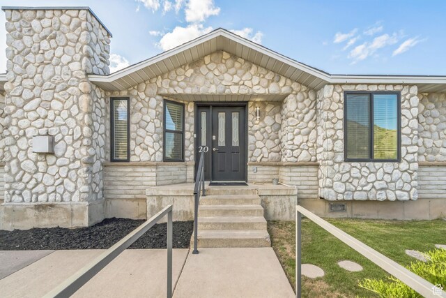 20 W Arlington Ave E, Eureka, UT 84628 - entrance to property featuring stone siding