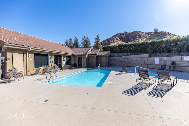 280 S Luce Del Sol Dr Unit 316, St George, UT 84770 - community pool with a mountain view and a patio area
