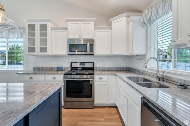 488 E Acord Way, Heber City, UT 84032 - kitchen with stainless steel appliances, a sink, white cabinetry, decorative backsplash, and light wood-type flooring