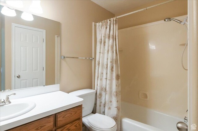 432 S 755 E, Layton, UT 84041 - bathroom featuring toilet, vanity, and shower / bath combo with shower curtain
