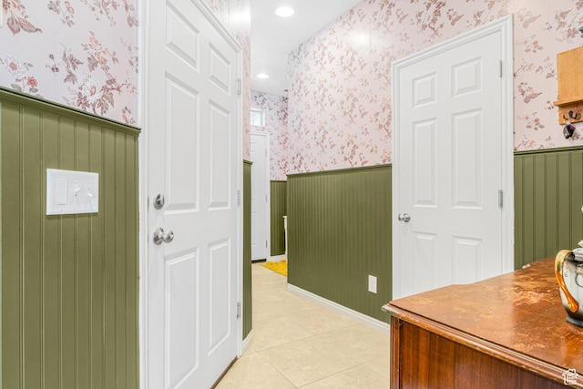 839 W Jordan Oaks Ct S, Sandy, UT 84070 - foyer entrance with wallpapered walls, a wainscoted wall, and light tile patterned floors