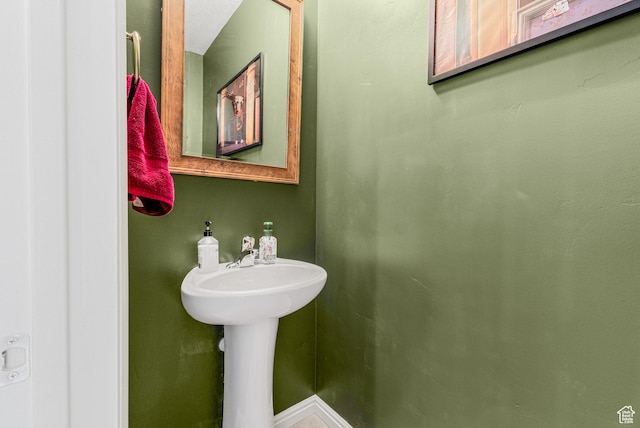 839 W Jordan Oaks Ct S, Sandy, UT 84070 - bathroom featuring baseboards