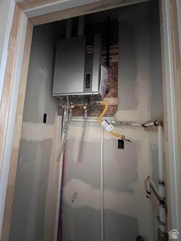 1409 Geer, Mccammon, ID 83250 - utility room featuring water heater