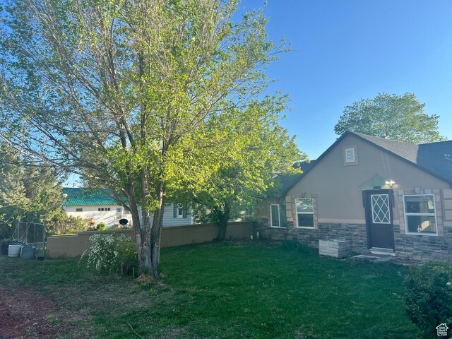145 N 200 W, Roosevelt, UT 84066 - view of grassy yard