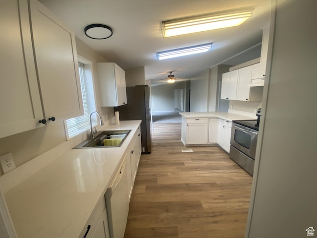 43 E 300 N, Duchesne, UT 84021 - kitchen featuring stainless steel appliances, a sink, light wood finished floors, white cabinets, and light countertops
