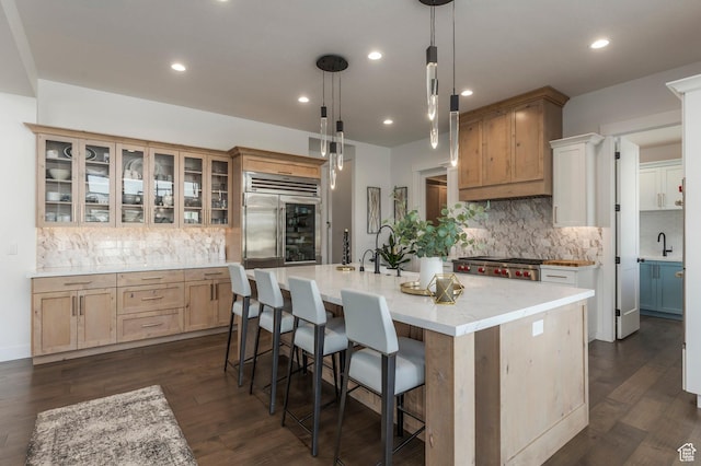 717 N Bridal Creek Ln E, Heber City, UT 84032 - kitchen featuring backsplash, a center island with sink, dark wood-style floors, a kitchen bar, and recessed lighting