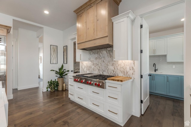 717 N Bridal Creek Ln E, Heber City, UT 84032 - kitchen featuring stainless steel gas cooktop, tasteful backsplash, dark wood-style flooring, a sink, and recessed lighting