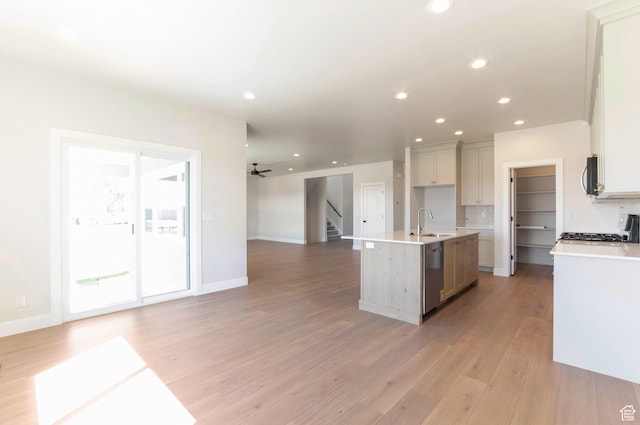 2133 N 725 W, Centerville, UT 84014 - kitchen with stainless steel appliances, a sink, open floor plan, light wood-style floors, and a kitchen island with sink