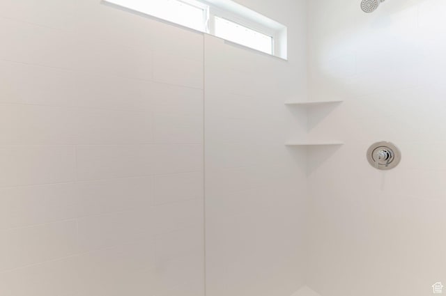 2133 N 725 W, Centerville, UT 84014 - bathroom view of tiled shower