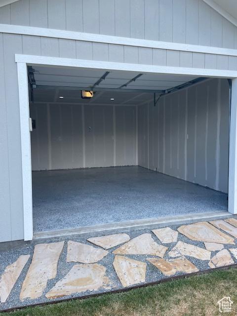 15056 S Sage Terrace Ln Unit 1014, Herriman, UT 84096 - garage featuring a garage door opener
