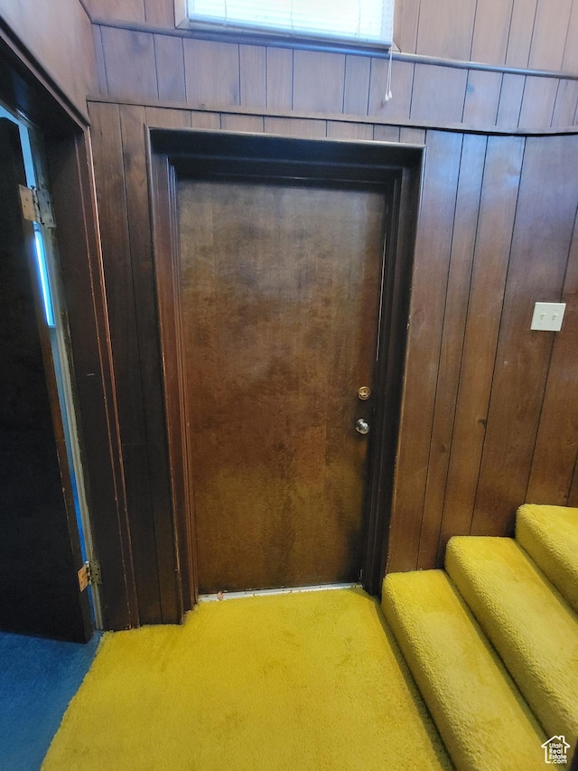 494 W 400 S, Cedar City, UT 84720 - detailed view of carpet and wooden walls