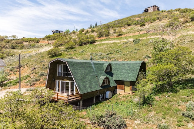 350 Luzern Rd E, Midway, UT 84049 - rear view of property featuring a gambrel roof and a shingled roof