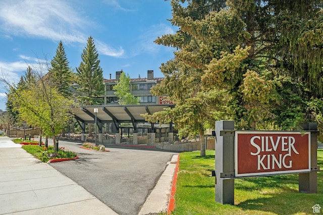 1485 Empire Ave Unit 201, Park City, UT 84060 - surrounding community with a yard