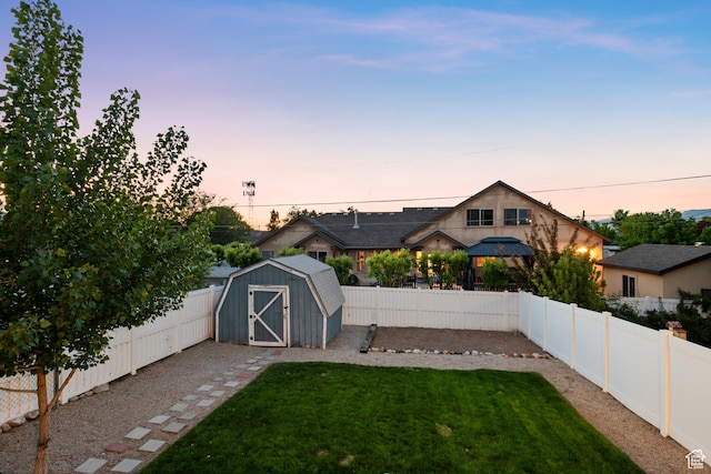 2276 W Bonniebrook Cir S, Taylorsville, UT 84129 - view of yard at dusk
