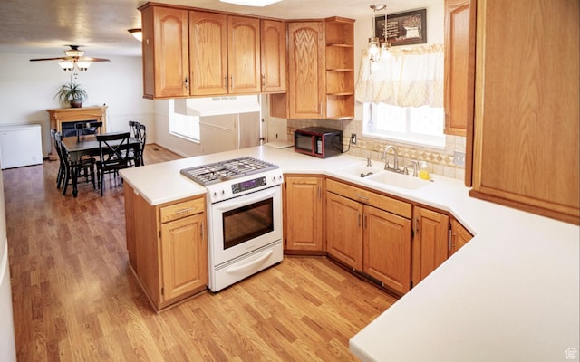 398 S 900 E, Smithfield, UT 84335 - kitchen with white gas range oven, black microwave, a peninsula, a sink, and ceiling fan