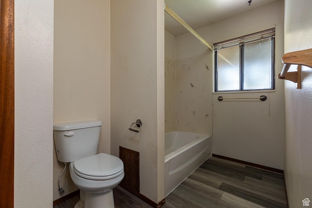 437 S 100 W, Kanab, UT 84741 - bathroom with wood finished floors, toilet, shower / tub combination, and baseboards