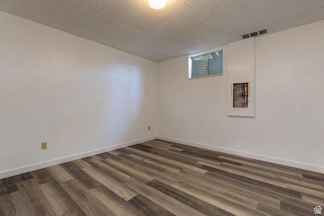 437 S 100 W, Kanab, UT 84741 - empty room featuring dark wood finished floors, a textured ceiling, and baseboards