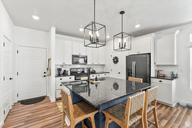 4376 W Bromwell Ct, Lehi, UT 84043 - kitchen featuring appliances with stainless steel finishes, light wood-style floors, backsplash, a chandelier, and a breakfast bar