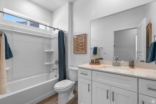 3719 E Padre Cv Unit 4092, Washington, UT 84780 - full bath featuring wood finished floors, toilet, vanity, and shower / bath combination with curtain