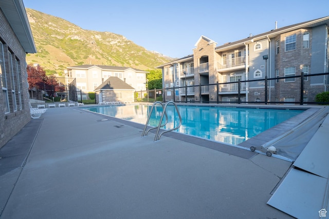 509 N Belmont Pl E Unit 171, Provo, UT 84606 - community pool with a mountain view, a patio area, and a residential view