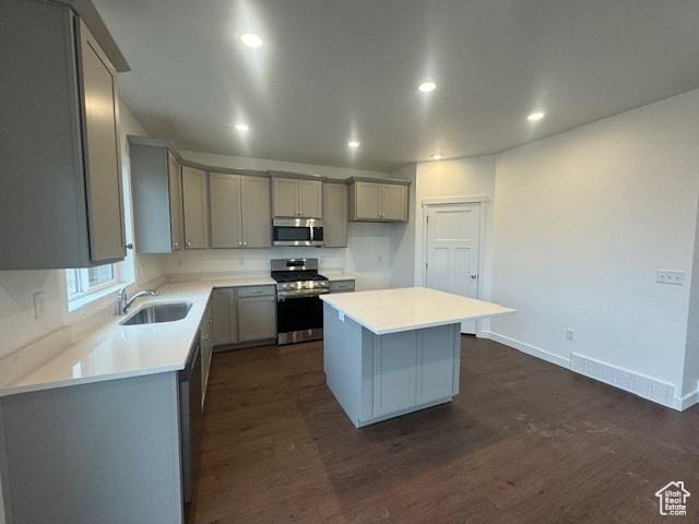 436 W Sapphire Dr Unit 7013, Tooele, UT 84074 - kitchen with stainless steel appliances, gray cabinets, dark wood finished floors, a sink, and recessed lighting