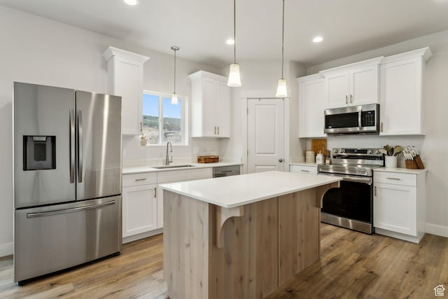 7936 N Bristlecone Rd, Eagle Mountain, UT 84005 - kitchen featuring stainless steel appliances, a sink, light wood-type flooring, light countertops, and recessed lighting