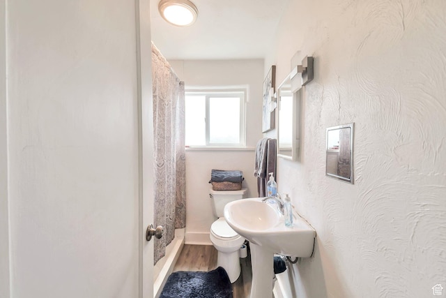 185 N 200 W, Delta, UT 84624 - full bathroom featuring toilet, wood finished floors, a shower with curtain, and baseboards