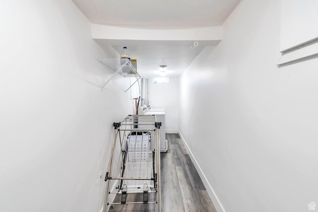 185 N 200 W, Delta, UT 84624 - corridor featuring dark wood-style floors, baseboards, and independent washer and dryer