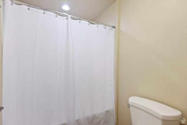 1183 S Canyon Meadow Dr Unit 2, Provo, UT 84606 - bathroom featuring toilet, a shower with shower curtain, and recessed lighting