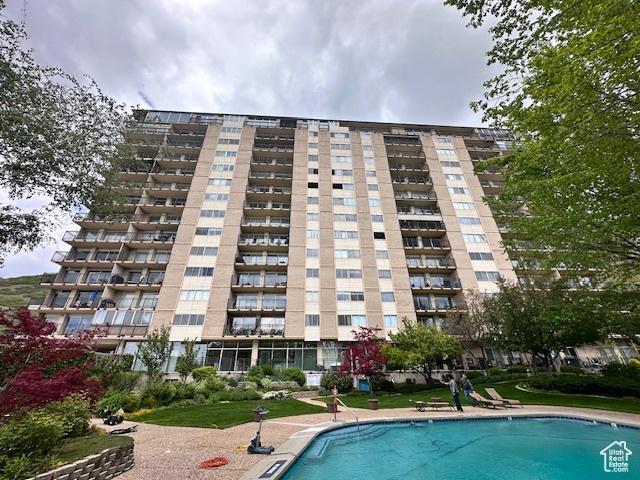 875 S Donner Way E Unit 208, Salt Lake City, UT 84108 - view of community pool