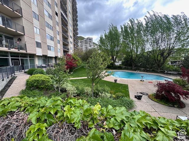 875 S Donner Way E Unit 208, Salt Lake City, UT 84108 - view of community pool