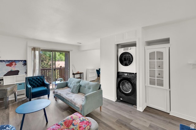 5420 Willow Ln Unit F, Murray, UT 84107 - living area featuring stacked washer / dryer, wood finished floors, and baseboards