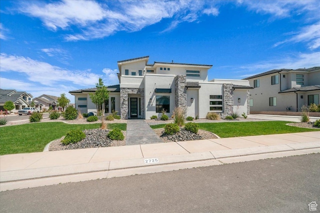 2725 E Ashwood Ln, St George, UT 84790 - view of building exterior featuring a residential view