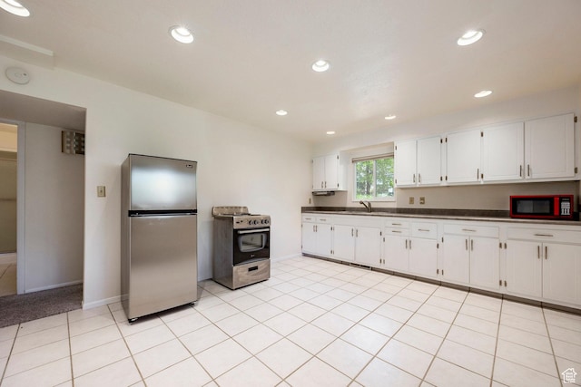 2006 E Creek Rd, Sandy, UT 84093 - kitchen with appliances with stainless steel finishes, dark countertops, white cabinetry, a sink, and baseboards