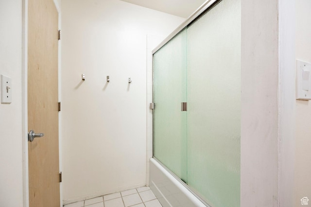 2006 E Creek Rd, Sandy, UT 84093 - full bath featuring tile patterned floors and enclosed tub / shower combo