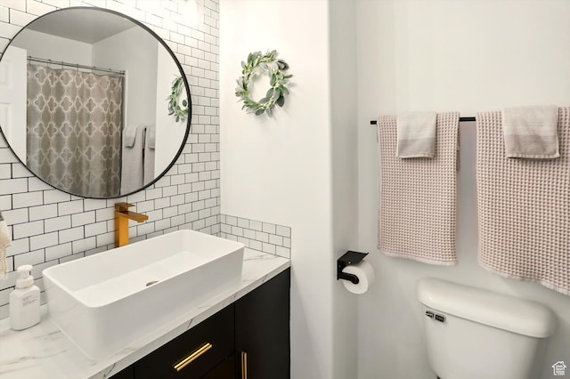 146 S 1125 W, Layton, UT 84041 - full bath featuring tile walls, toilet, vanity, and backsplash